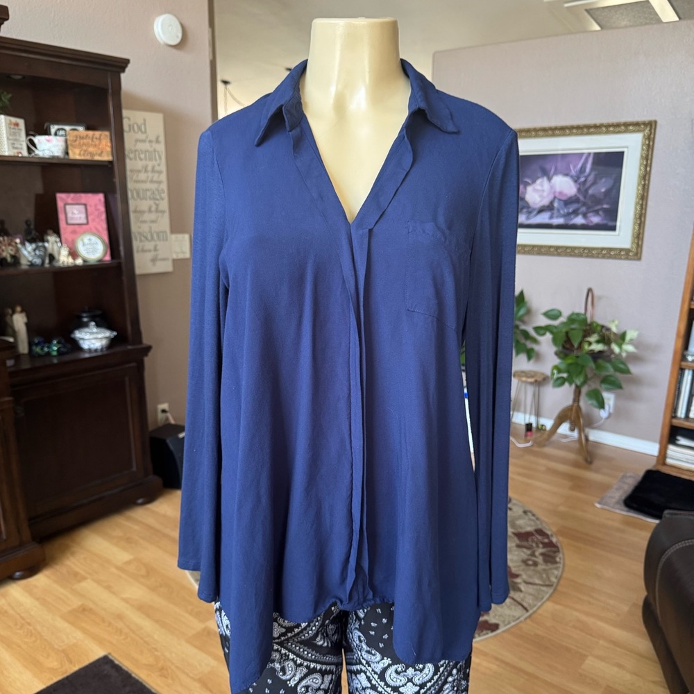 Pleione navy blue long sleeve Vneck blouse-size M